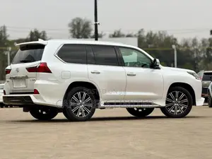 Lexus LX 570 AWD 2018 White