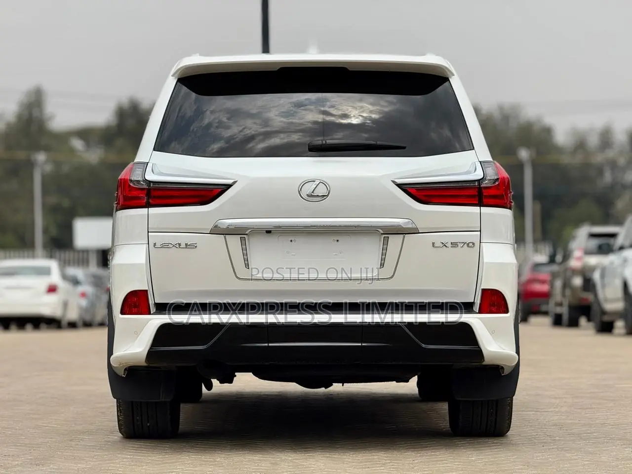 Lexus LX 570 AWD 2018 White