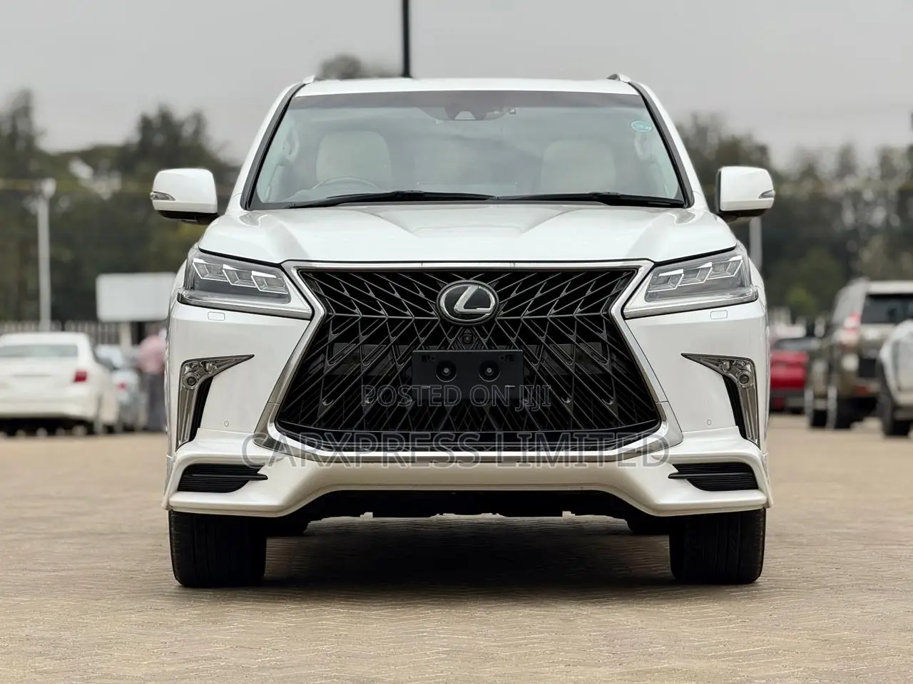 Lexus LX 570 AWD 2018 White