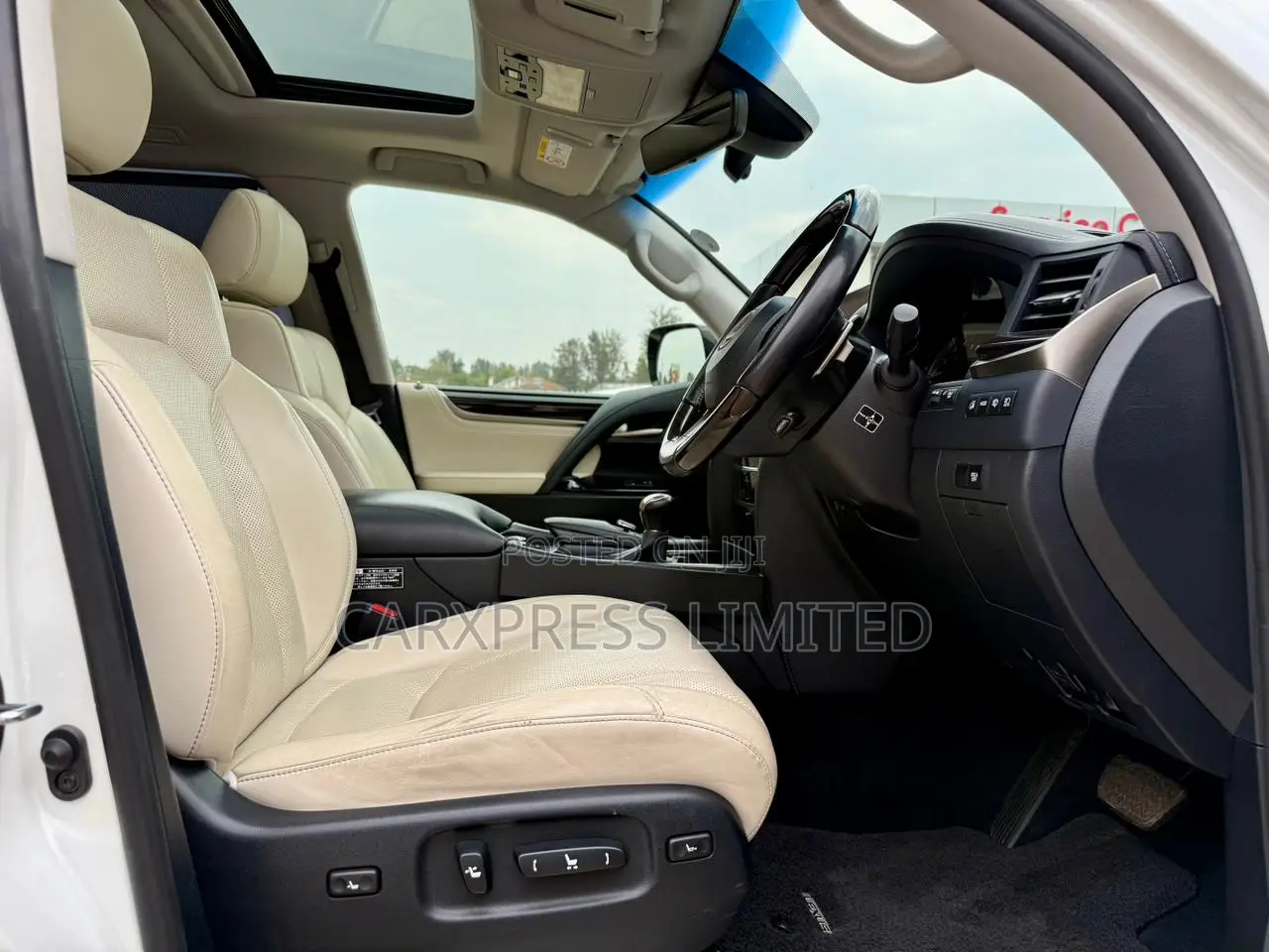 Lexus LX 570 AWD 2018 White