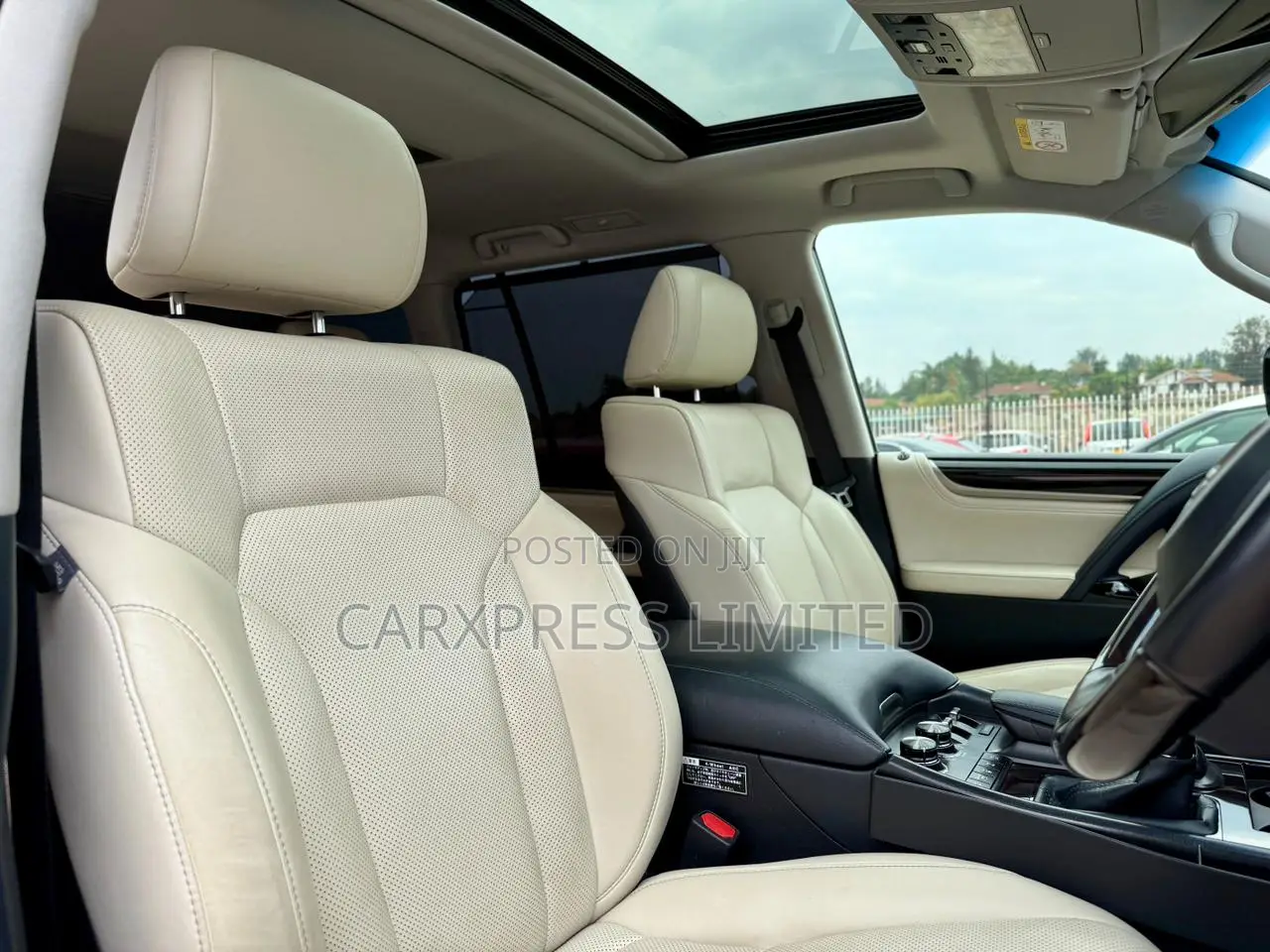 Lexus LX 570 AWD 2018 White