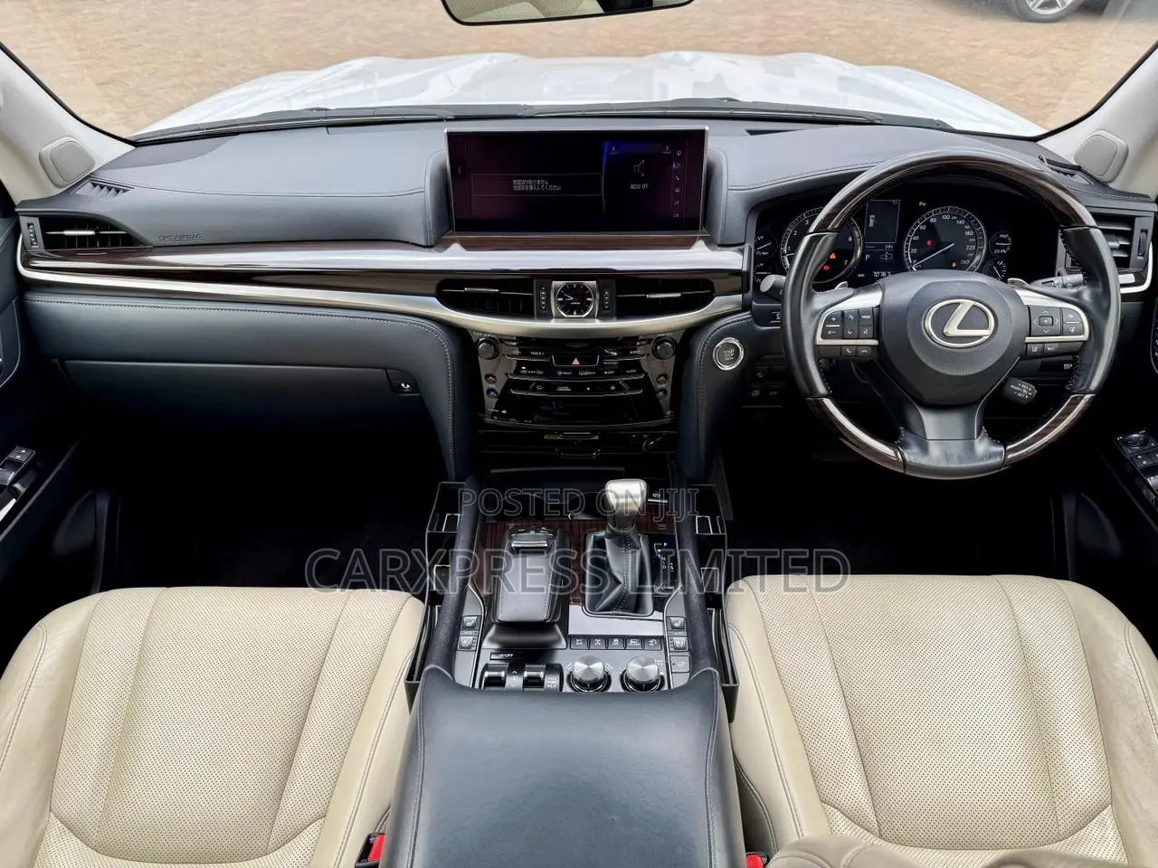 Lexus LX 570 AWD 2018 White