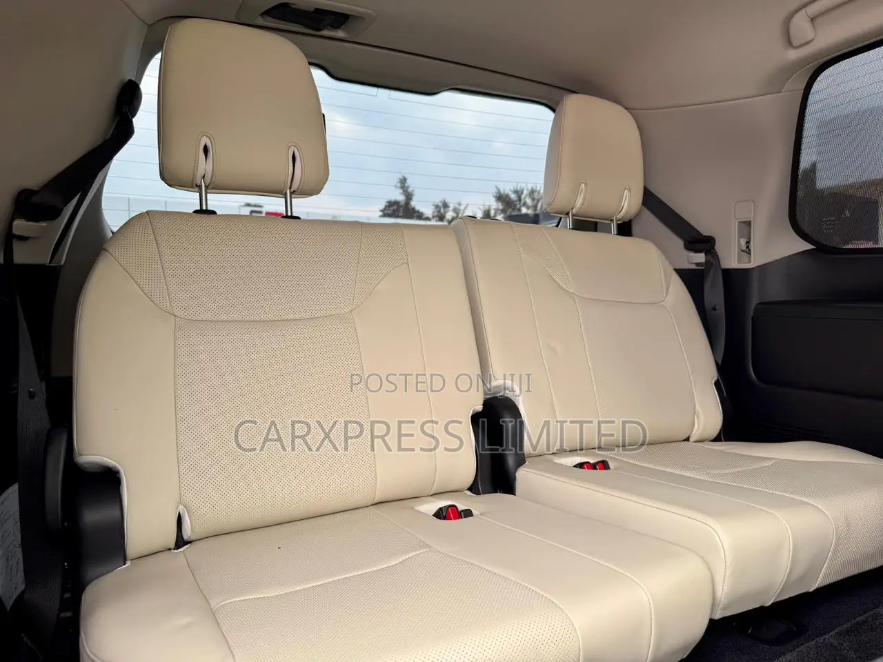 Lexus LX 570 AWD 2018 White