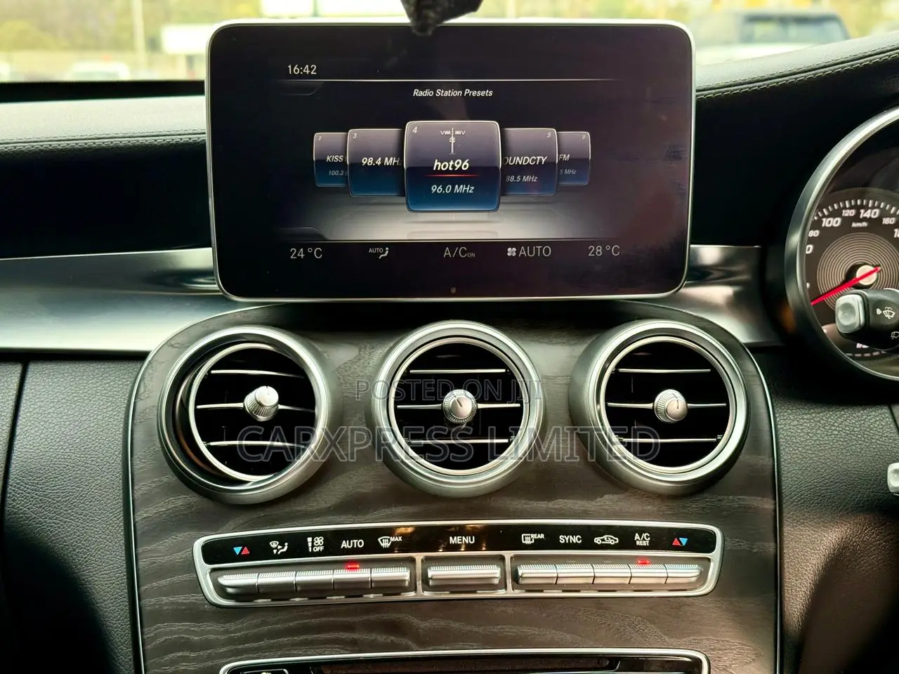Mercedes-Benz C200 2014 White