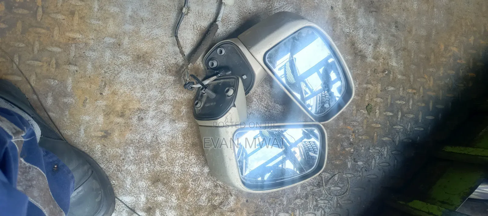 Nissan Tilda Side Mirror Available