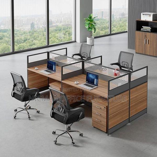 4-Person Collaborative and Professionally Designed Workstation