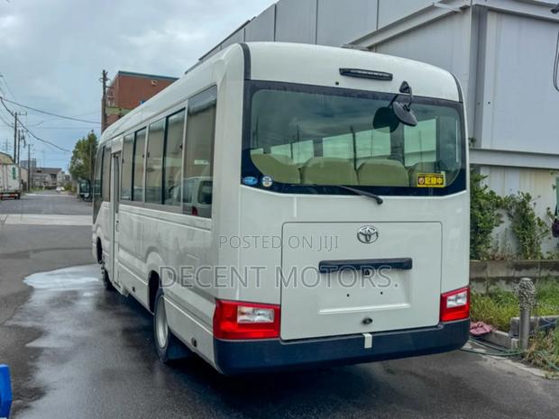 Toyota Coaster 2019 White - thumbnail 10