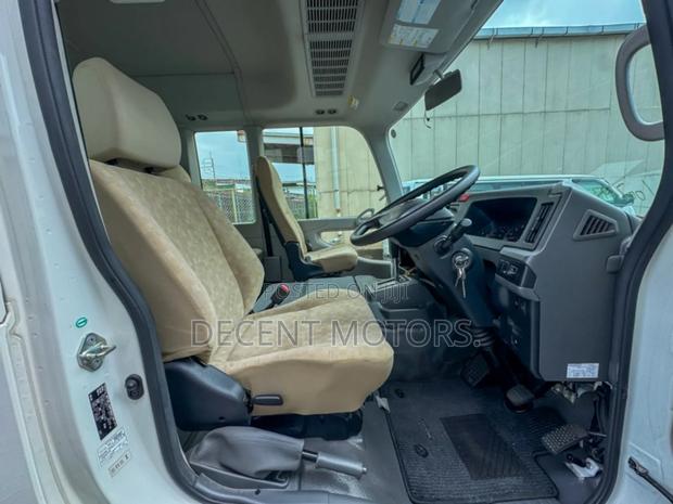 Toyota Coaster 2019 White - thumbnail 6