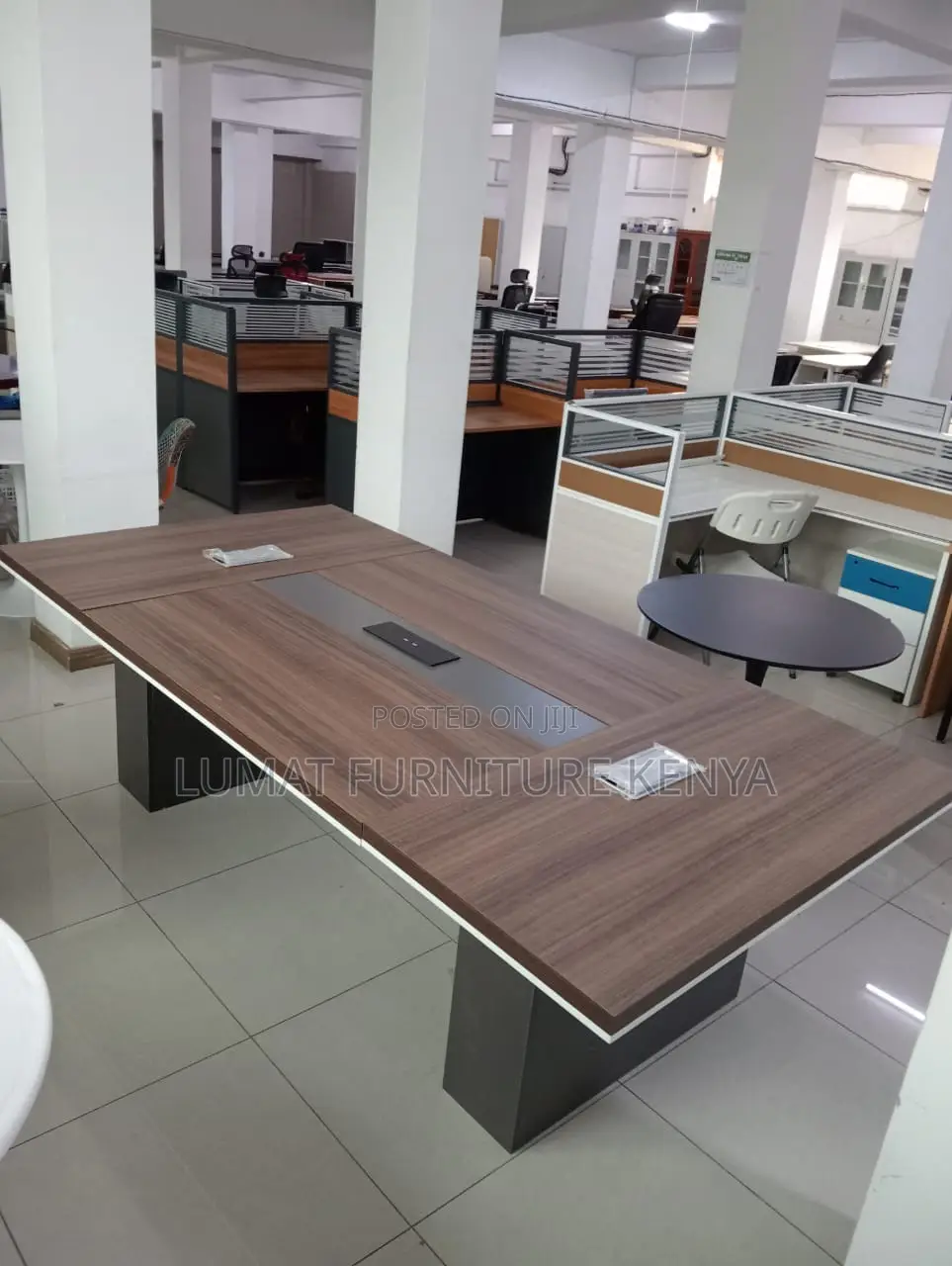 Spacious 8–10 Seater Boardroom Table