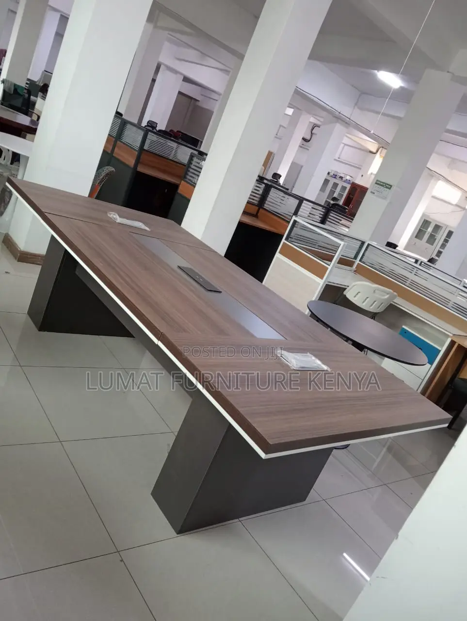Spacious 8–10 Seater Boardroom Table