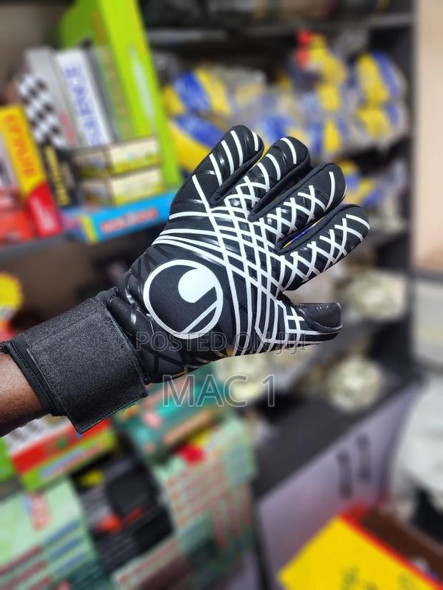 Adults Goal Keeper Gloves - thumbnail 2