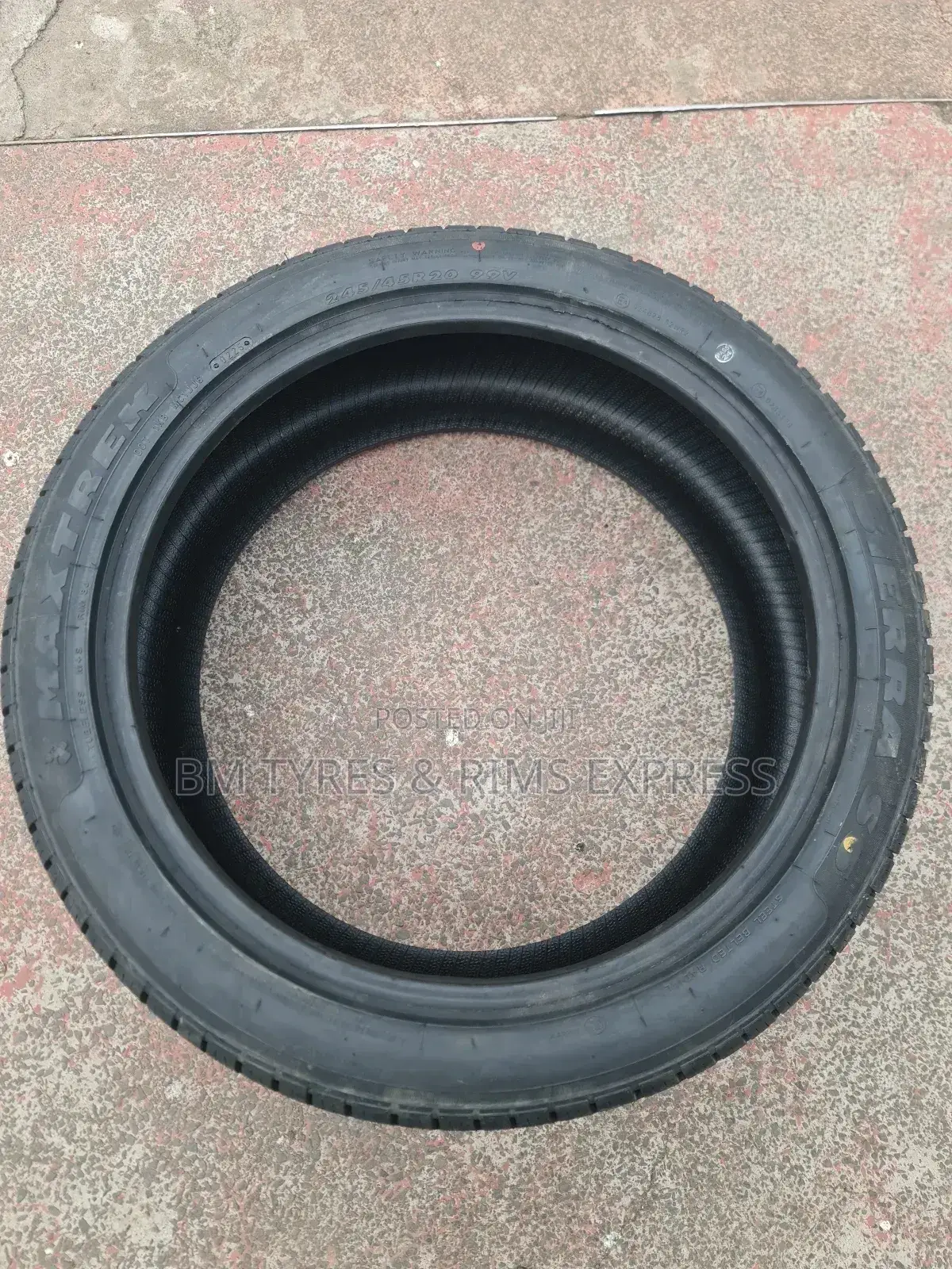 245 /45 R20 Maxtrek Tyres( Sierra S6)