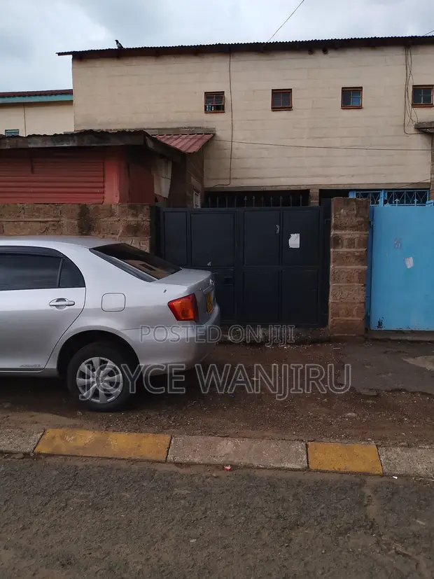 3bdrm Mansion in Msaponi Court, Komarock for sale