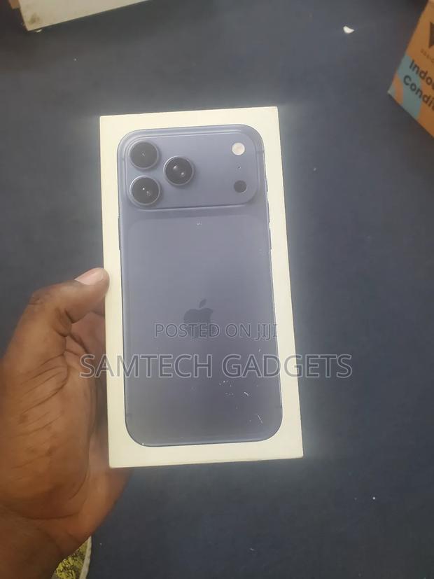 New Apple iPhone 17 Pro Max 256 GB Blue - main view