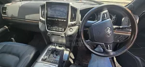 Toyota Land Cruiser 4.6 V8 ZX 2019 Black