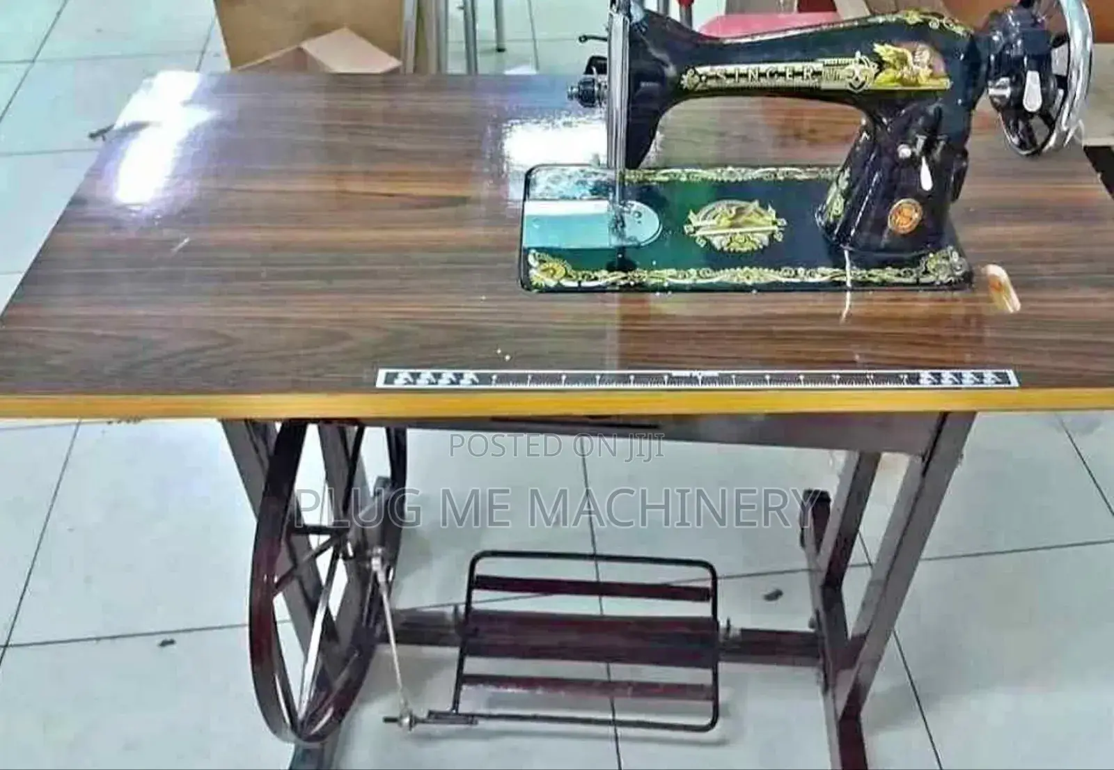 Singer Sewing Machine With Table/ Singer Sewing Machine