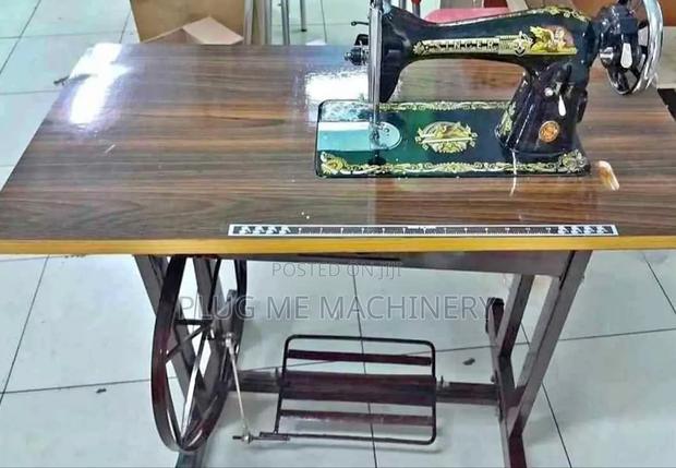 Singer Sewing Machine With Table/ Singer Sewing Machine
