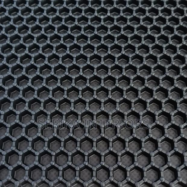 Honeycomb Anti Slippery Mats Rubber Mats Environmental Friendly