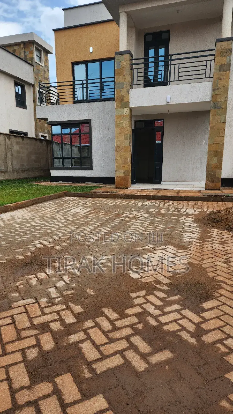 4bdrm Mansion in Batian Massionattes, Kenyatta Road / Theta for sale