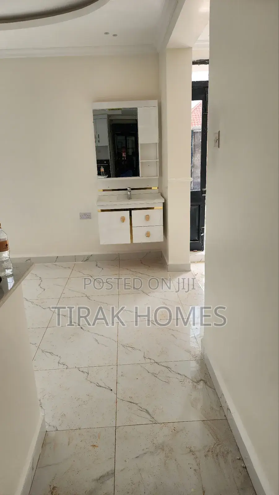 4bdrm Mansion in Batian Massionattes, Kenyatta Road / Theta for sale