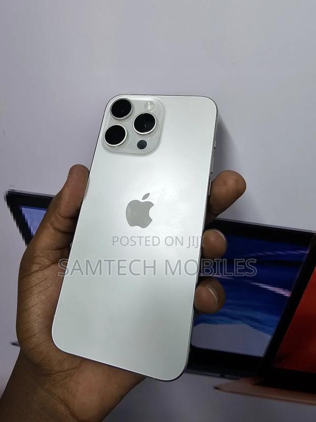 Apple iPhone 15 Pro Max 512 GB Silver - main view