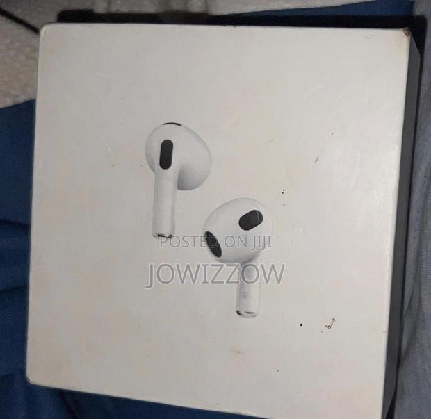 Apple Airpods Series 4 - main view