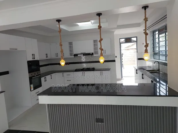 4bdrm House in Porsh Court, Kimbo for sale
