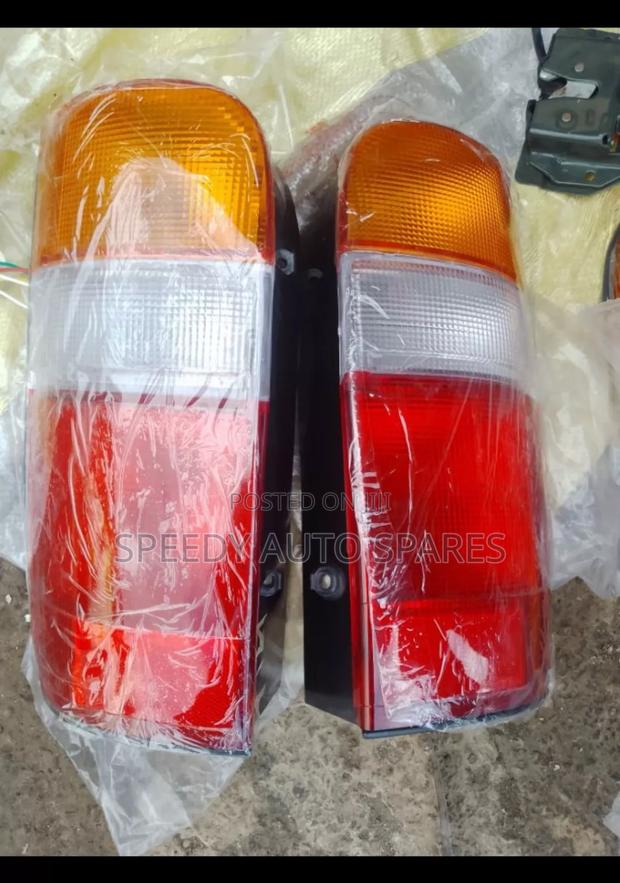 Tail Lamp Toyota Hiace 1993/1994/1995/1996 Onwards Shark/ 5l