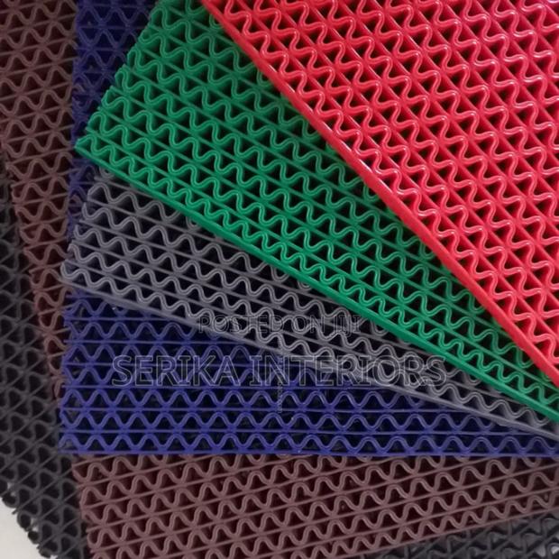 Perforated Rubber Mats Environmental Friendly Bathroom Mats Approved - main view