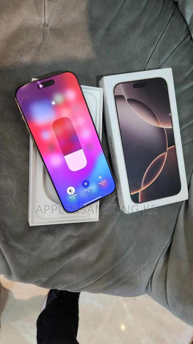 Apple iPhone 16 Pro Max 256 GB Gold - thumbnail 2