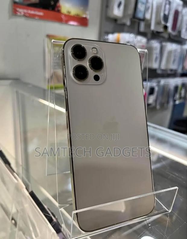 Apple iPhone 12 Pro Max 256 GB Gold - main view