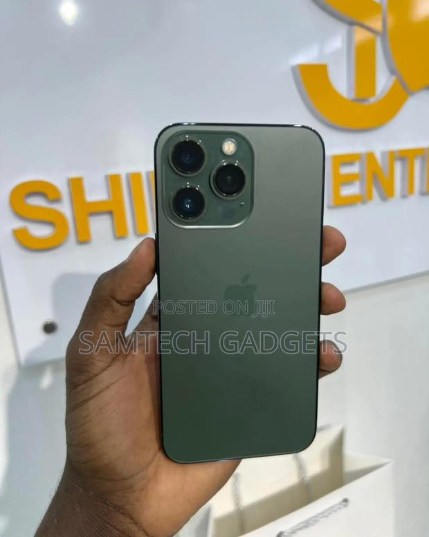 Apple iPhone 13 Pro 256 GB Green - main view