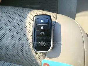 Toyota Land Cruiser 4.6 V8 ZX 2019 White