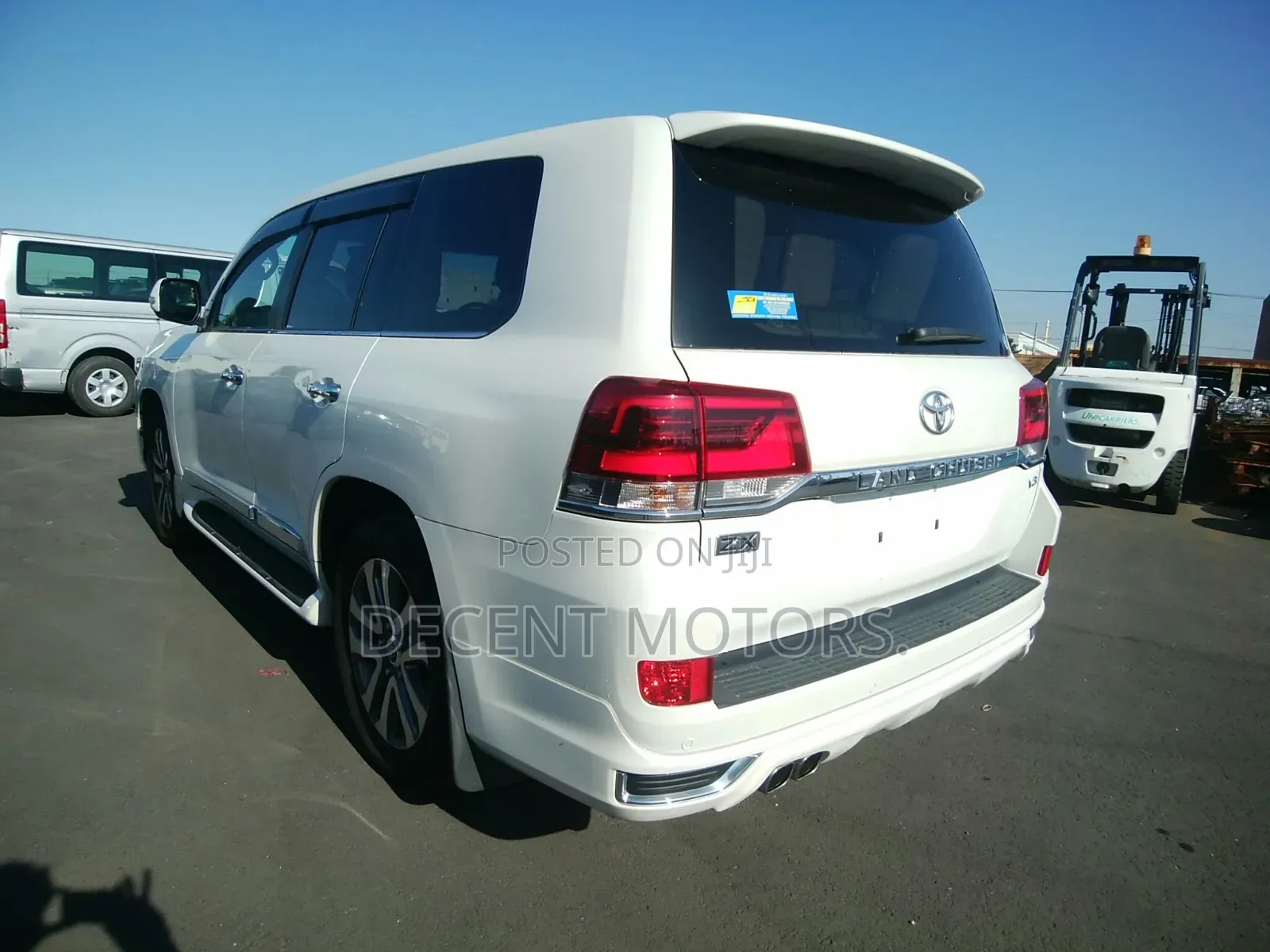 Toyota Land Cruiser 4.6 V8 ZX 2019 White