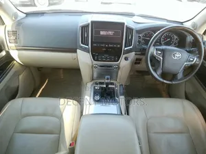 Toyota Land Cruiser 4.6 V8 ZX 2019 White