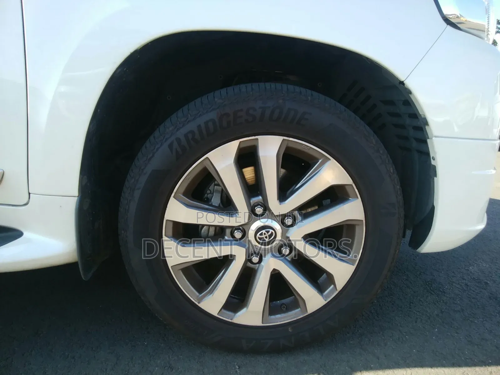 Toyota Land Cruiser 4.6 V8 ZX 2019 White