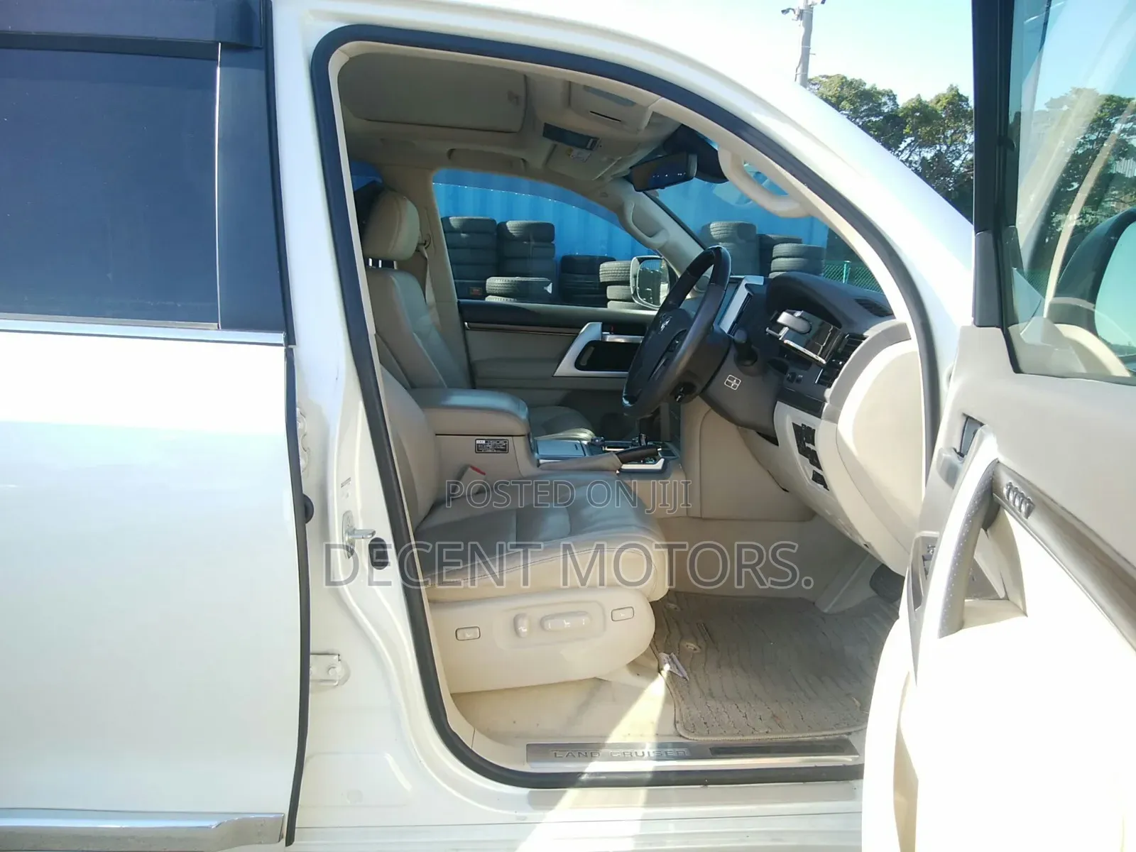 Toyota Land Cruiser 4.6 V8 ZX 2019 White