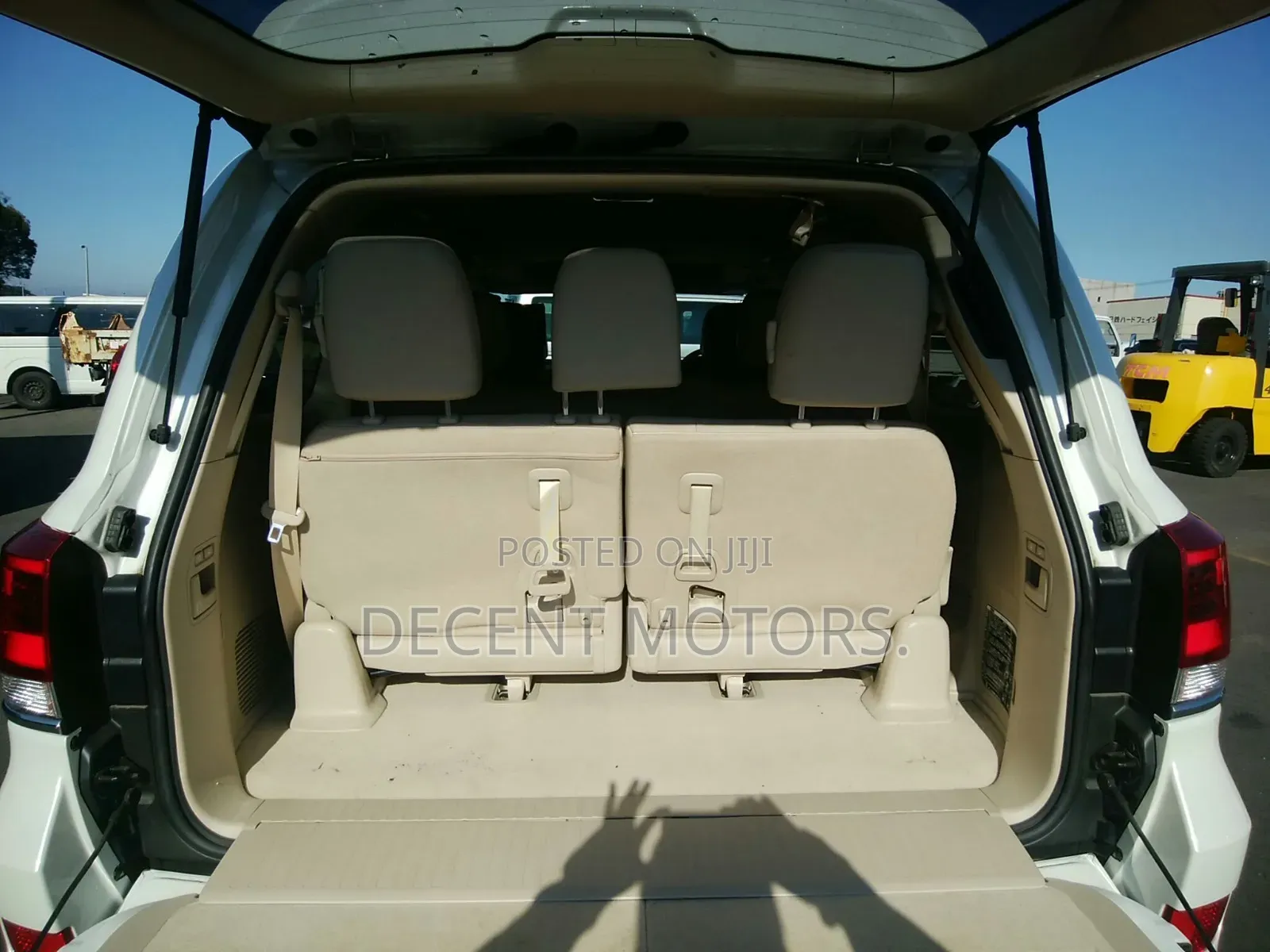Toyota Land Cruiser 4.6 V8 ZX 2019 White