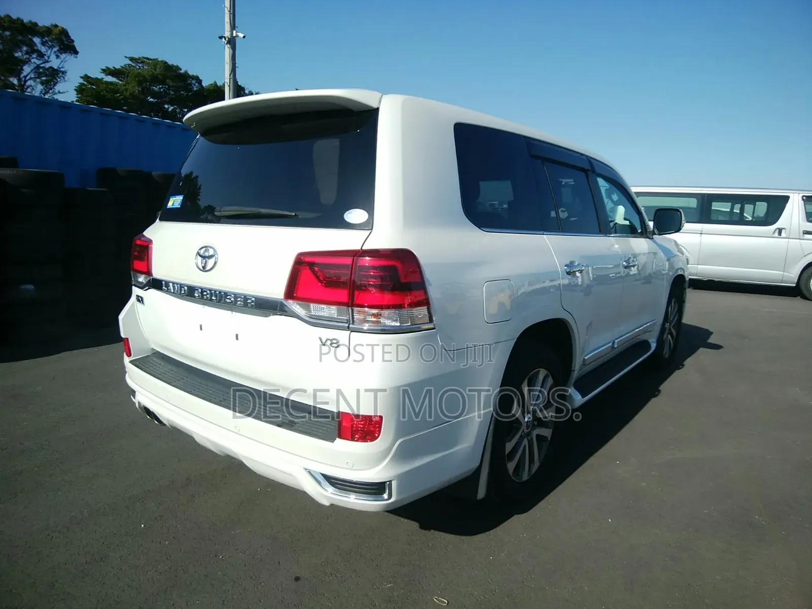 Toyota Land Cruiser 4.6 V8 ZX 2019 White