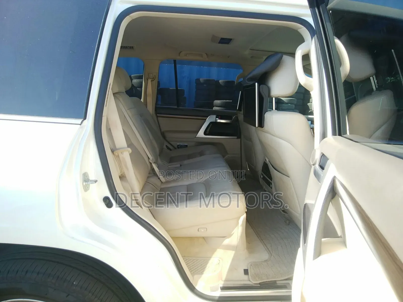 Toyota Land Cruiser 4.6 V8 ZX 2019 White