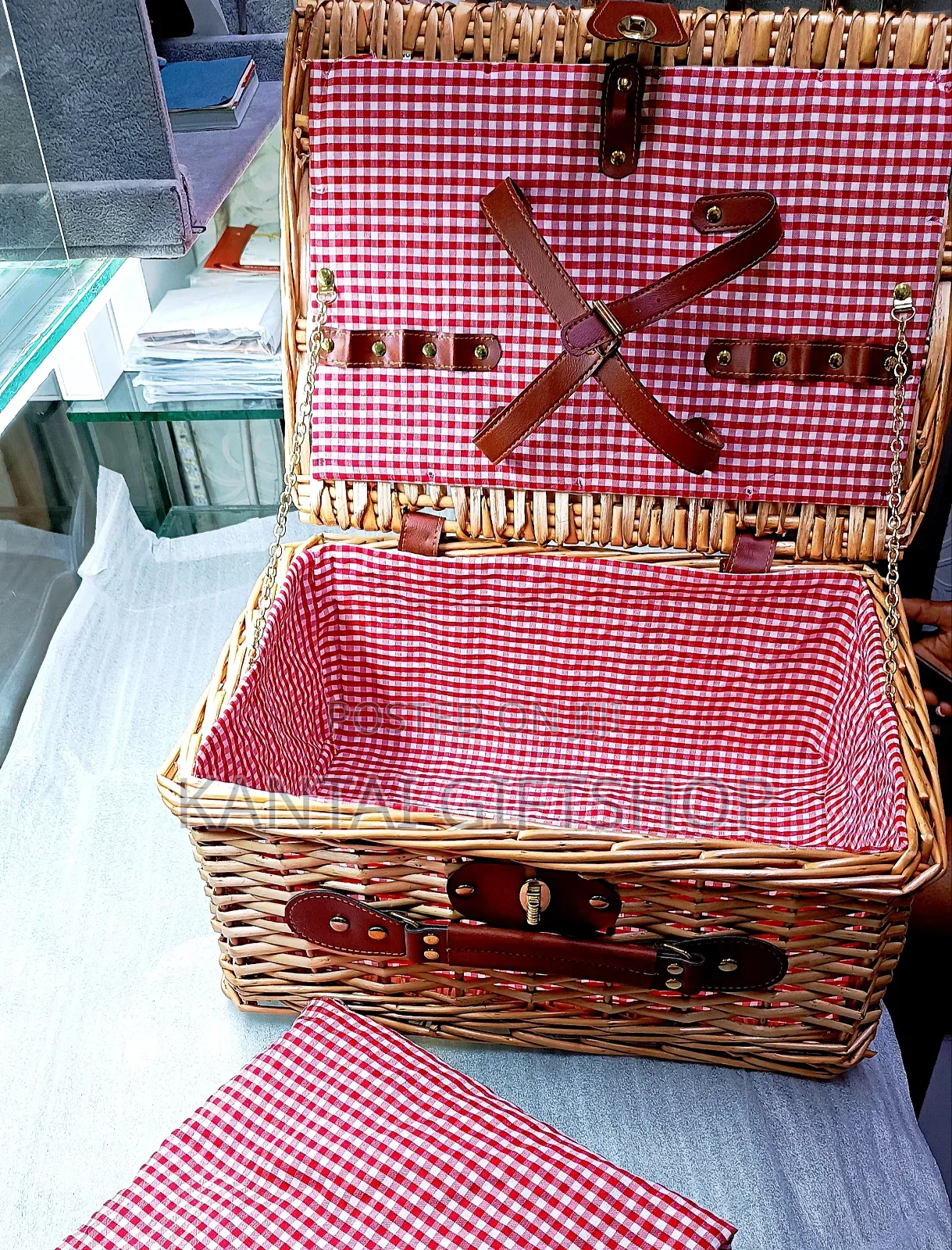 Willow Picnic Basket With Mat