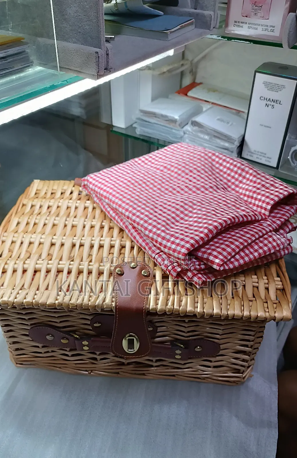 Willow Picnic Basket With Mat