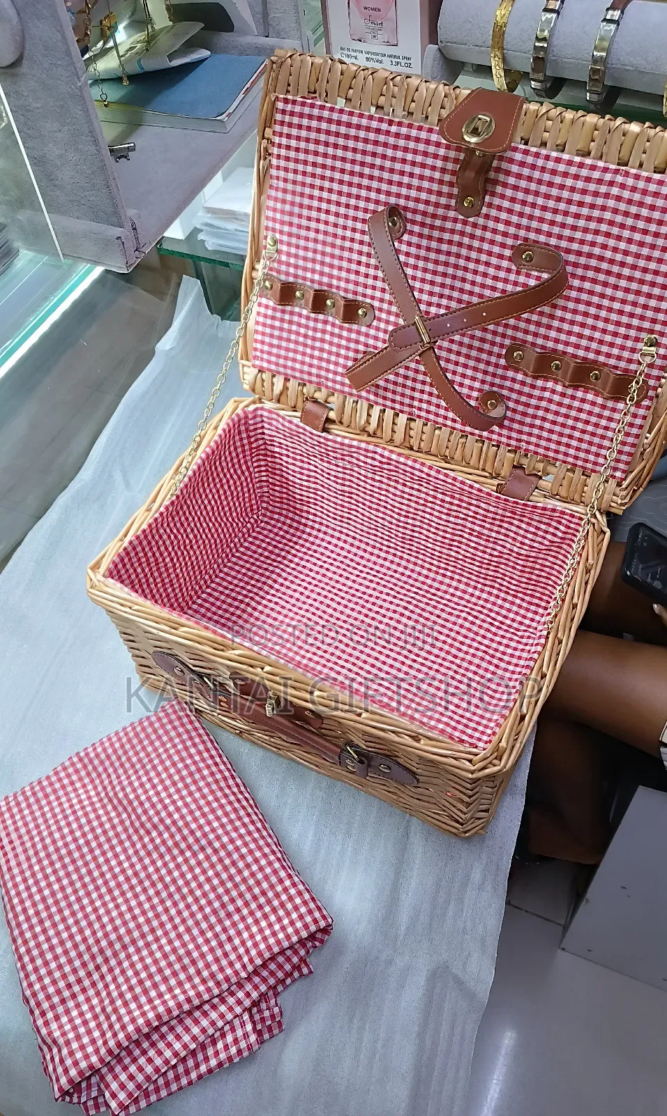 Willow Picnic Basket With Mat