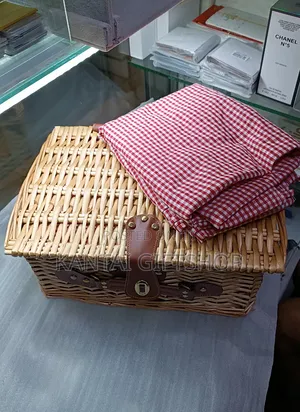 Willow Picnic Basket With Mat