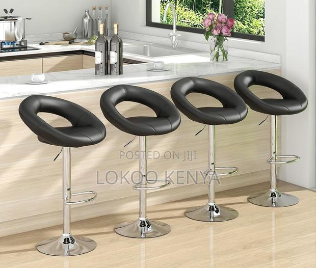 Barstool: Office Stool With Adjustable Height Function - thumbnail 3