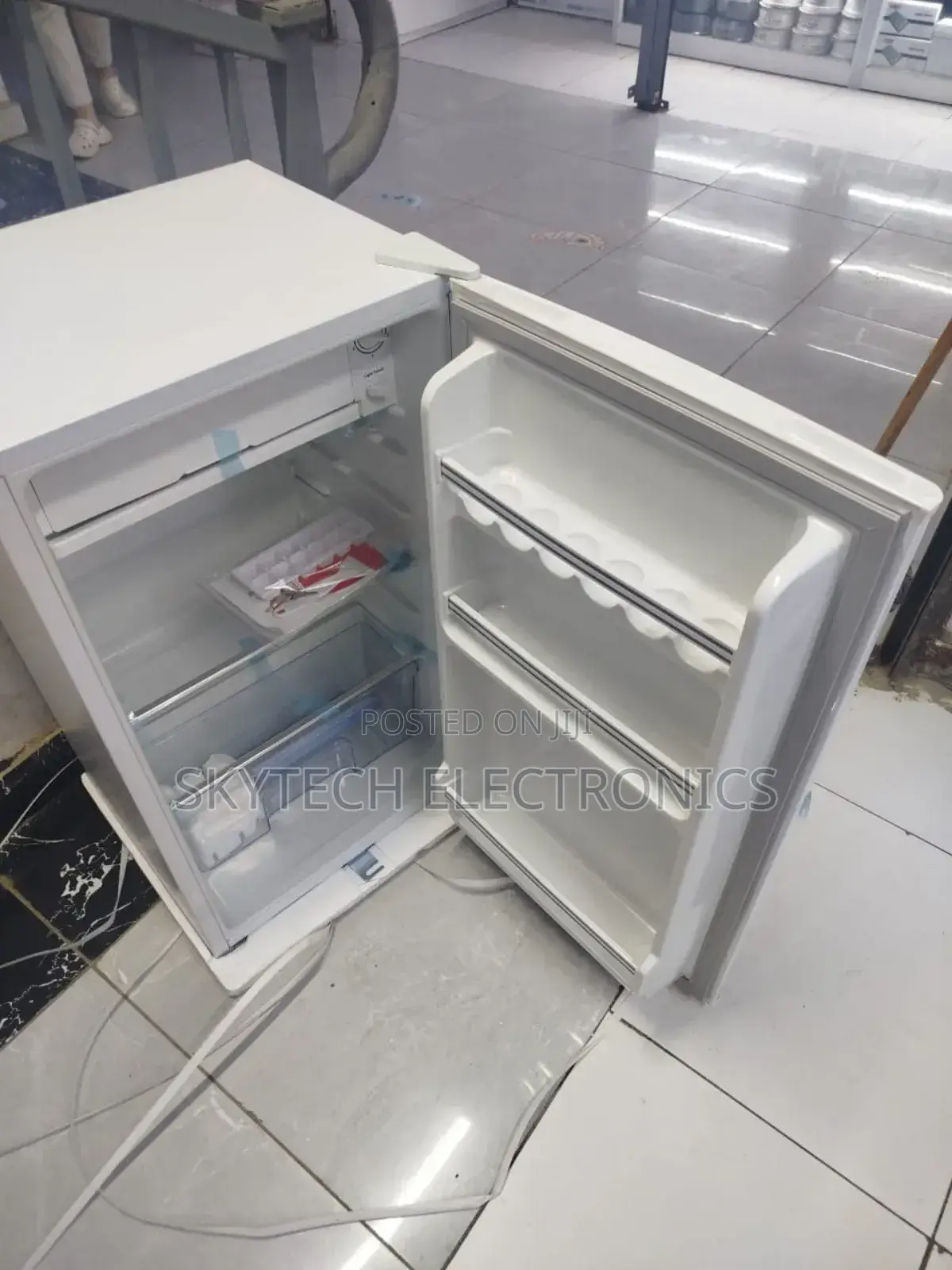 Ramtons Single Door Fridge 91litres