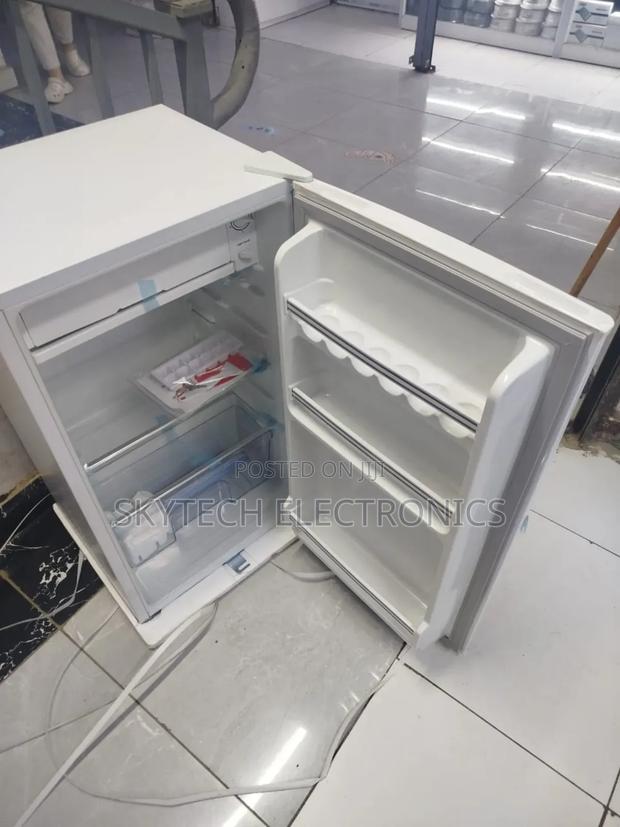 Ramtons Single Door Fridge 91litres - thumbnail 3