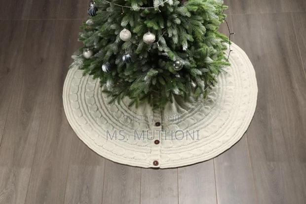 Button Up Decorative Christmas Knitted Tree Skirt / Apron - thumbnail 5