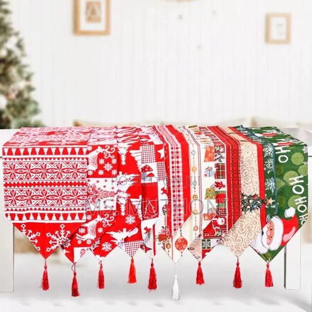 Christmas Knitted Fabric Tablecloth Runner With Tassels - thumbnail 3