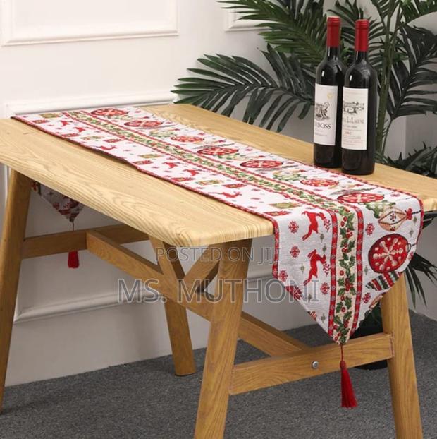 Christmas Knitted Fabric Tablecloth Runner With Tassels